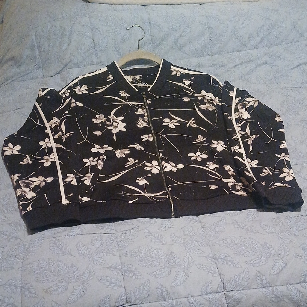 Tail Navy Blue & White Floral Light Weight Bomber Jacket Size Medium
